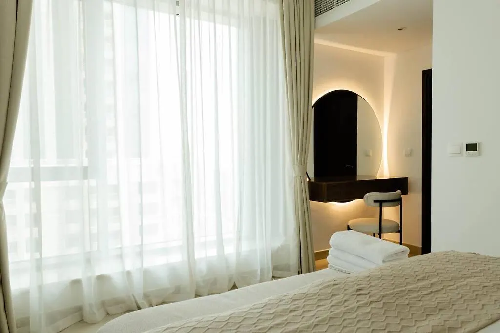 Luxurious 1-Bed, 2-Bath With Burj Khalifa Views Apartment Dubai