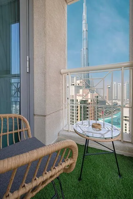 Luxurious 1-Bed, 2-Bath With Burj Khalifa Views Apartment Dubai