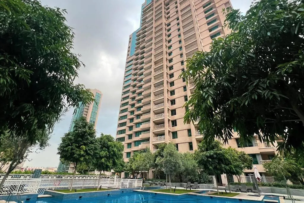 Luxurious 1-Bed, 2-Bath With Burj Khalifa Views Apartment Dubai