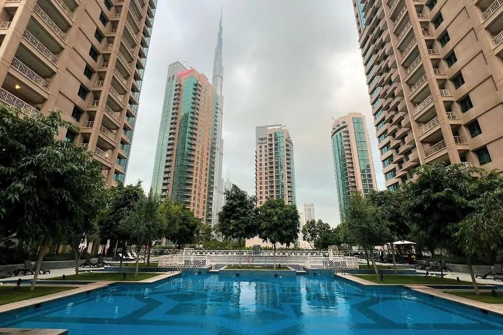 Luxurious 1-Bed, 2-Bath With Burj Khalifa Views Apartment Dubai 0*,
