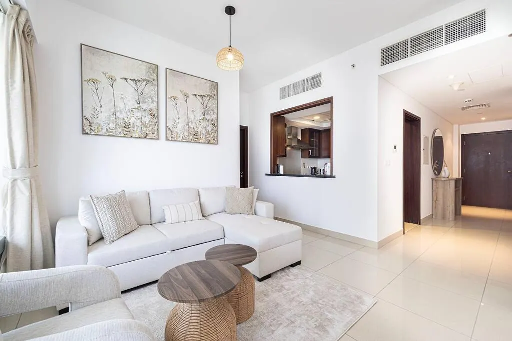 Luxurious 1-Bed, 2-Bath With Burj Khalifa Views Apartment Dubai 0*,