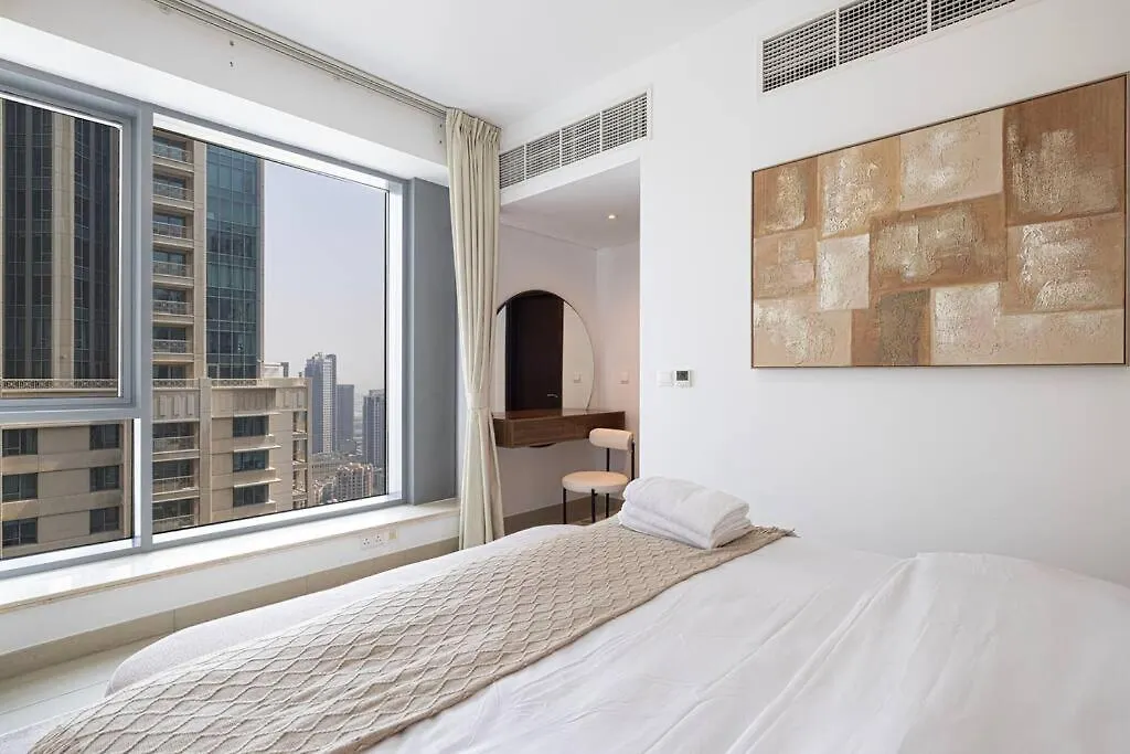Luxurious 1-Bed, 2-Bath With Burj Khalifa Views Apartment Dubai