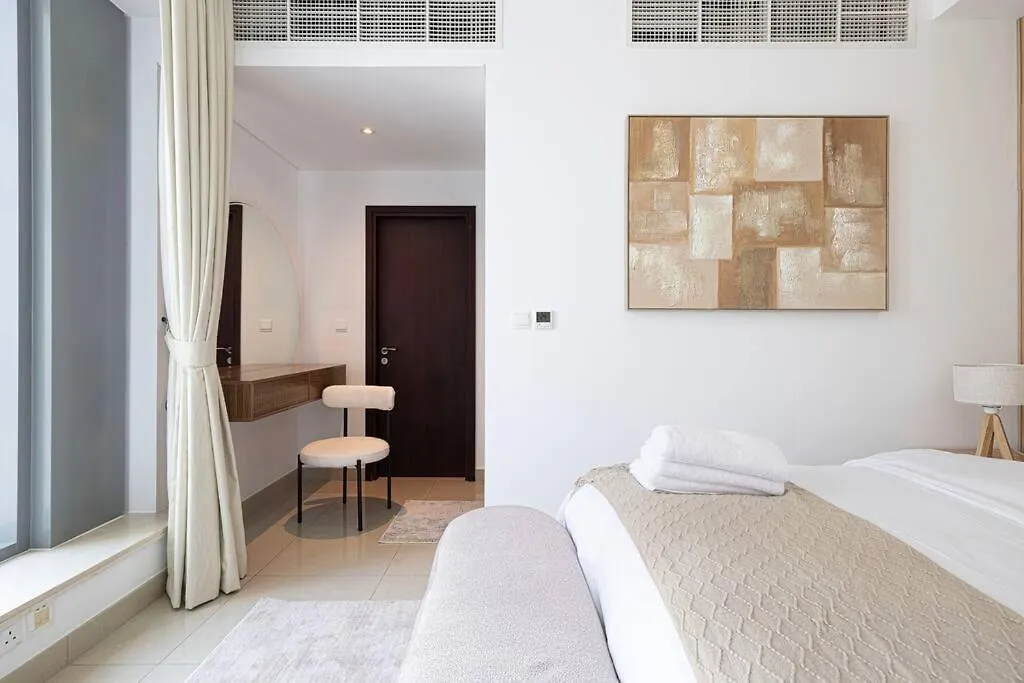 Luxurious 1-Bed, 2-Bath With Burj Khalifa Views Apartment Dubai