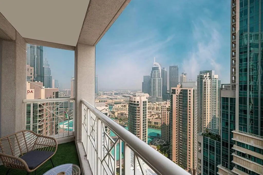 Luxurious 1-Bed, 2-Bath With Burj Khalifa Views Apartment Dubai